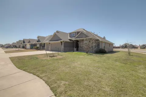 645 Red River Dr, Yukon, OK 73099