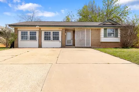 820 N Gale Ave, Moore, OK 73160