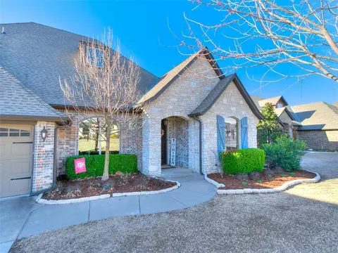 800 Tacoma Bridge Ct, Edmond, OK 73034