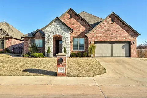 2401 Milano Ln, The Village, OK 73120