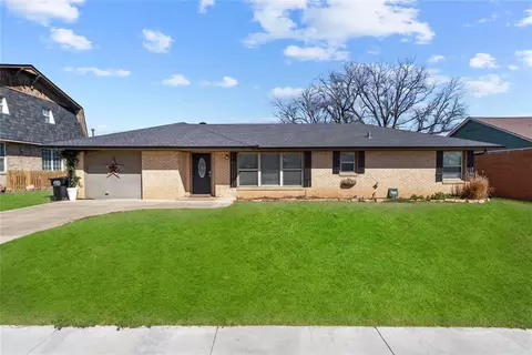 613 N Main St, Thomas, OK 73669