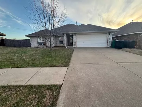 11028 NW 101st St, Yukon, OK 73099