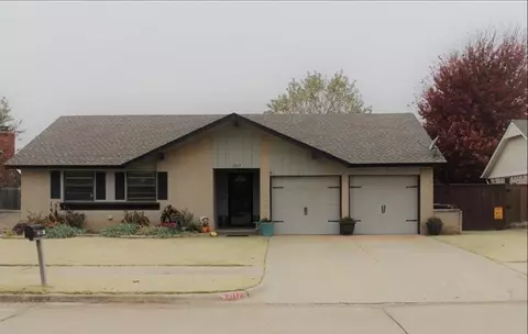 2117 Crystal Dr, Moore, OK 73160