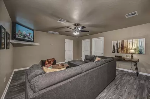 Living - 7609 NW 38th St, Bethany, OK 73008 photo 5 of 8