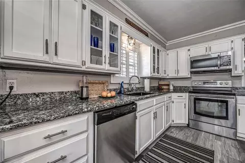 Kitchen - 7609 NW 38th St, Bethany, OK 73008 photo 1 of 4
