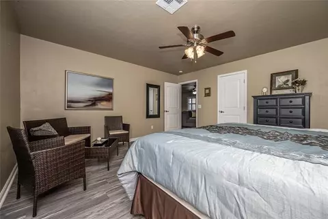 Bedroom - 7609 NW 38th St, Bethany, OK 73008 photo 6 of 8
