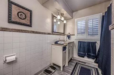 Bath - 7609 NW 38th St, Bethany, OK 73008 photo 3 of 5