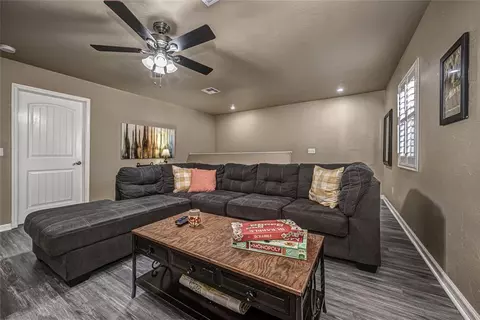 Living - 7609 NW 38th St, Bethany, OK 73008 photo 7 of 8