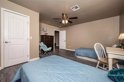 Bedroom - 7609 NW 38th St, Bethany, OK 73008 photo 4 of 8