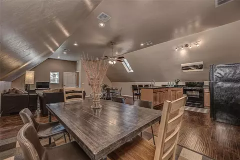Dining - 7609 NW 38th St, Bethany, OK 73008 photo 4 of 4