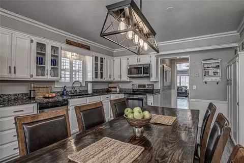 Dining - 7609 NW 38th St, Bethany, OK 73008 photo 2 of 4