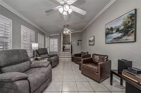 Living - 7609 NW 38th St, Bethany, OK 73008 photo 4 of 8
