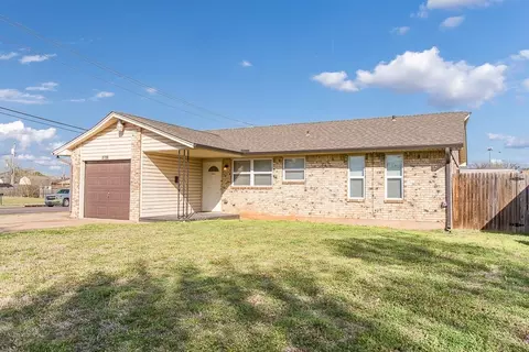 2720 Kings Rd, Moore, OK 73160