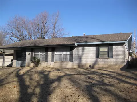 723 Arthur Dr, Midwest City, OK 73110