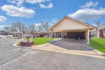 6107 NW Birchwood Pl, Lawton, OK 73505