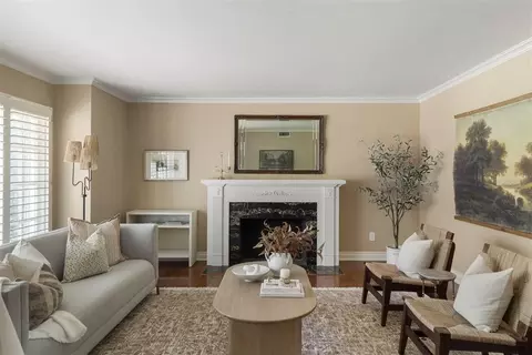 1716 Westminster Pl, Nichols Hills, OK 73120