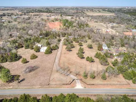 9525 SW 104th St, Mustang, OK 73064