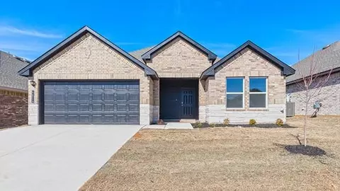 2929 Campfire Dr, Yukon, OK 73099