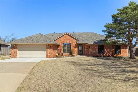 7008 Twin Lakes Cir, Warr Acres, OK 73132