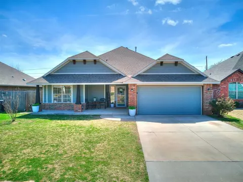 842 Cardan Pl, Moore, OK 73160