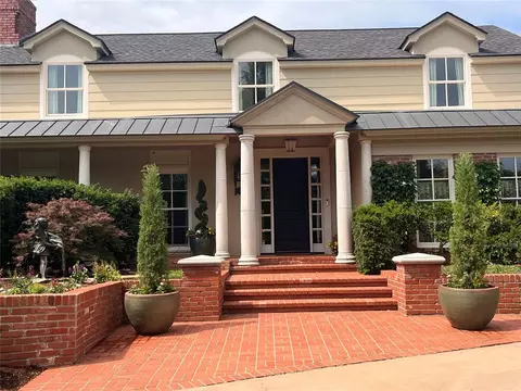 6802 NW Grand Blvd, Nichols Hills, OK 73116