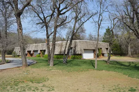 4900 Summit Dr, Edmond, OK 73034