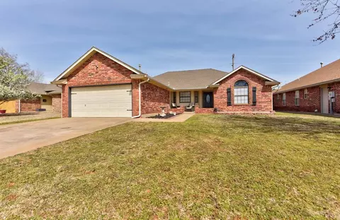 309 SE 6th St, Moore, OK 73160