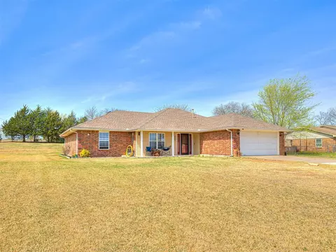 5702 Earl Dr, Shawnee, OK 74804