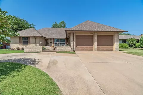 3105 Shadybrook Dr, Midwest City, OK 73110