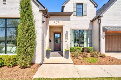 1827 Drakestone Ave, Nichols Hills, OK 73120