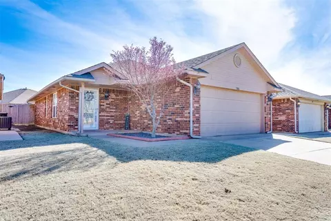 506 SW 38th Ter, Moore, OK 73160