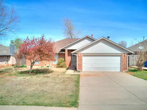 333 E Magnolia Ter, Mustang, OK 73064