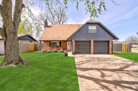 813 Jupiter Rd, Edmond, OK 73003