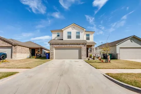 12021 SW 32nd St, Yukon, OK 73099