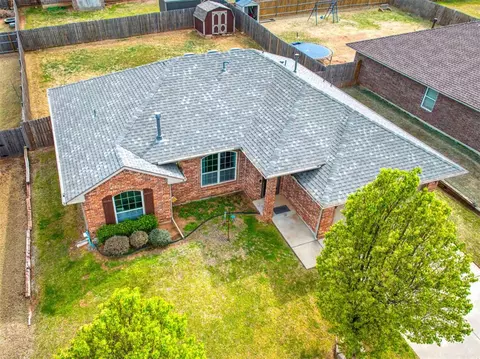 11228 NW 99th St, Yukon, OK 73099