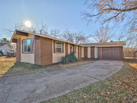 501 Erinblu Pl, Edmond, OK 73003