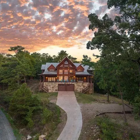 357 Little Creek Ln, Broken Bow, OK 74728