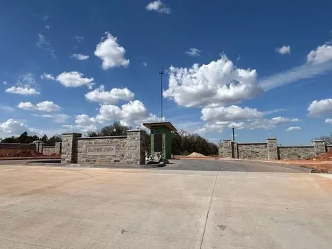 8050 W Wilshire Park Dr, Oklahoma City, OK 73131