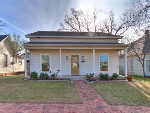 314 S 2nd St, Guthrie, OK 73044