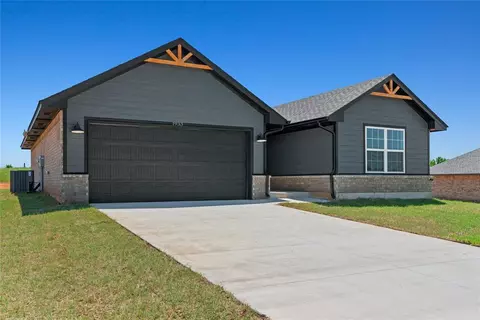 1933 Olive Ave, Tuttle, OK 73089
