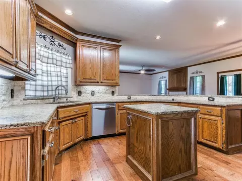 407 Heather Ln, Tuttle, OK 73089 photo 9