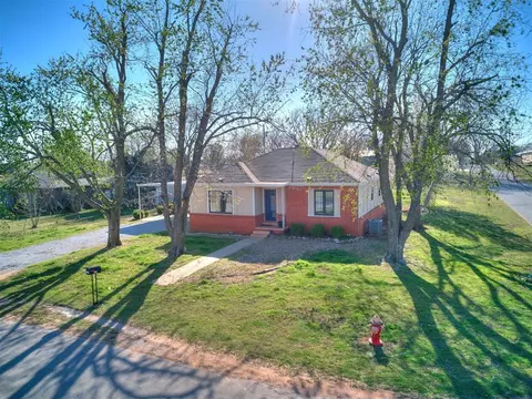 701 SW 1st St, Tuttle, OK 73089 photo 4
