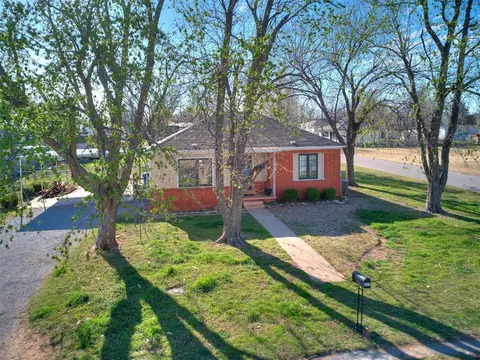 701 SW 1st St, Tuttle, OK 73089 photo 2