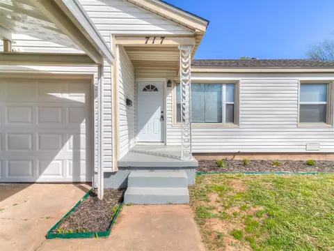 717 E Rose Dr, Midwest City, OK 73110