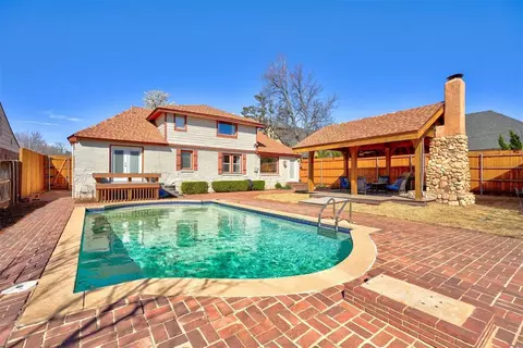 1708 Windsor Pl, Nichols Hills, OK 73116
