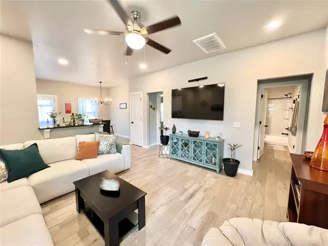 702 E Grant Ave, Guthrie, OK 73044 photo 4