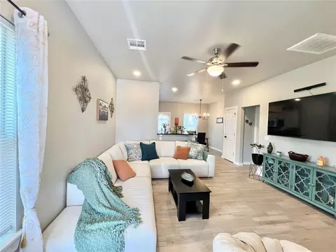 702 E Grant Ave, Guthrie, OK 73044 photo 3