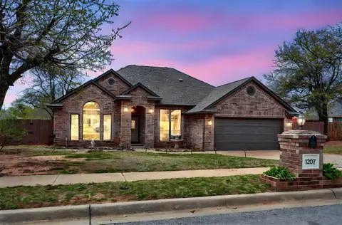 1207 Locust Dr, Blanchard, OK 73010