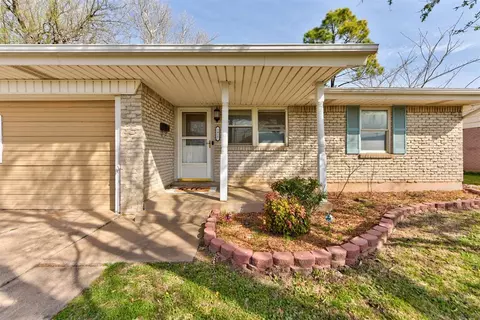 1417 N Norman Ave, Moore, OK 73160