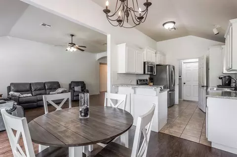 7913 Woodbend Ln, Oklahoma City, OK 73135